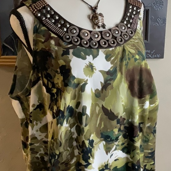 Earthtones Sleeveless Floral Dress - Picture 3 of 4